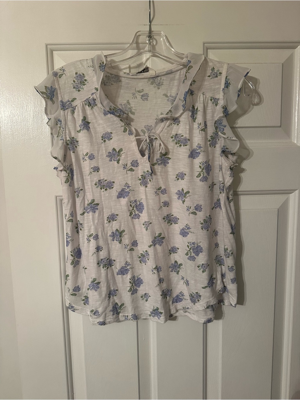 Lucky Brand White Floral Tie-Neck Ruffle Sleeve Top